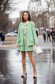 Fashion Week Street Style: 50+ Looks to Copy - FROM LUXE WITH LOVE Summer New York, Blogger Street Style, Winter Boho, Fitted Mini Dress, Nyc Street, Style Women, Trendy Style, Summer Inspiration