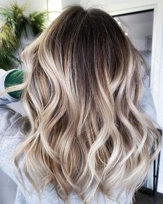 Popelavá Blond, Platinum Blonde Balayage, Blonde Hair With Roots, Blonde Balayage Highlights, Blonde Tips, Ash Blonde Balayage, Dark Roots Blonde Hair