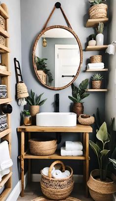 Small boho bathroom Bohemian Toilet Ideas, Boho Bathroom Decor Ideas On A Budget, Boho Toilet Room, Vanity Ideas Small Bathroom, Small Bathroom Organisation, Diy Boho Bathroom, Home 3d Design House Plans, Salon Bathroom Ideas, Bathroom Organisation Ideas