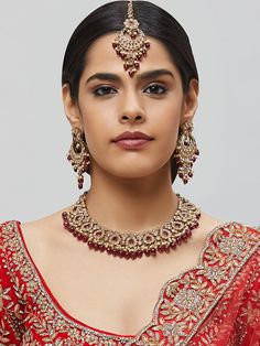 NAZRANAA JEWELS OFFERS A GREAT RANGE OF INDIAN JEWELRY FOR TODAY'S WOMAN WITH THE LATEST DESIGNS. THE BRAND IS COMMITTED TO PROVIDING ITS CUSTOMERS WITH THE HIGHEST QUALITY OF GOODS AND NEWEST DESIGNS. IT IS SUITED FOR A WOMAN WHO IS LOOKING TO STAY DATED WITH THE LATEST TRENDS. RADIANT ANTIQUE GOLD NECKLACE SET IS A PERFECT ACCESSORY FOR ANY NIGHT EVENT. IT IS SURE TO MAKE YOU STAND OUT IN A CROWDED ROOM. Traditional Indian Jewelry: Slight Color variations possible due to difference in screen a Bollywood Kundan Necklace For Reception, Festive Kundan Jewelry Set For Reception, Bollywood Style Kundan Necklace For Reception, Festive Zari Work Jewelry Sets For Wedding, Hand Set Bollywood Bridal Necklace, Wedding Jewelry Sets With Zari Work For Festivals, Bollywood Bridal Sets For Diwali, Festive Wedding Jewelry Sets, Hand Set Bollywood Style Bridal Sets