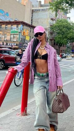 Summer Street Style Black Women, Vintage Women Outfits, Summer Streetwear Fashion Women, Jort Outfits, Rnb Style, June Moodboard, Nyc Streetwear, Thrift Board, 00s Mode