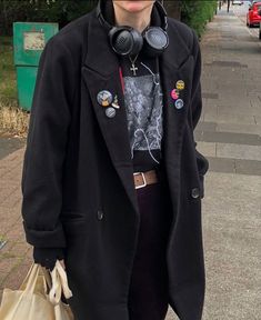 ig: elliooo8 Masc Witch Fashion, Edgy Outfits Men Aesthetic, Preppy Goth Outfits Men, Fem Man Outfits, Goth Mens Outfits, Crowcore Outfit Men, Punk Style Outfits Men, Punk Outfit Men, Black Coat Street Style