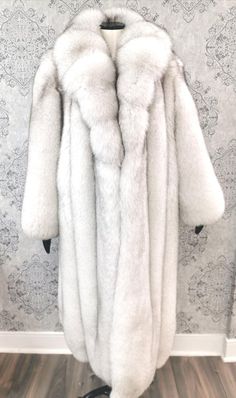 White Mink Coat, White Prom, Mink Coat, Fox Fur Coat, Ginger Jars, Fox Fur, Pretty Outfits, Ginger, Size 16