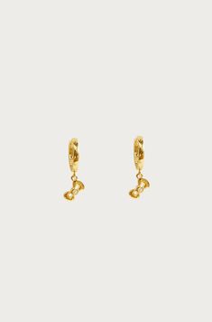 Matériaux : argent sterling, zircone cubique Dimensions : 18 mm/0,7" de longueur, 11,5 mm/0,45" de largeur Gold Plated Huggie Hoop Earrings, Gold-plated Tarnish-resistant Dangle Huggie Earrings, En Route Bow Earrings, Tarnish-resistant Gold-plated Dangle Huggie Earrings, Gold-tone Gold Plated Huggie Earrings, Hello Kitty Stud Earrings, Pink Hello Kitty Sterling Silver Jewelry, En Route Jewelry, Hello Kitty Sterling Sliver Charm Bracelet