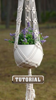 a white macrame planter with purple flowers in it that says,'tutorial '