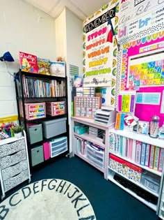 Teacher desk! Desk Decor Ideas Teacher, Teacher Desk Arrangement, Teacher Counter Organization, Teacher Computer Area, Elementary Desk Organization, Classroom Countertop Organization, Elementary Teacher Desk Ideas, Teacher Space Organization, Teacher's Desk