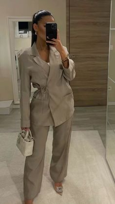 Grammy Awards Red Carpet, Zara Style, Elegant Outfits, Outfit Inspo Casual, Zara Fashion, Classy Dress Outfits, Classy Casual Outfits, Night Out Outfit, Classy Casual