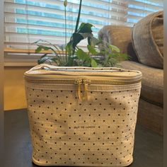 Kate Spade Deco Dots Lunch Tote Nwot Please See Photos For Demensions This Cute Lunch Box Is Made Of A Coated Linen Cloth Exterior In A Black Dot Print With Saying, "Out To Lunch" Insulated Lunch Bag Has A White Interior Lining That Keeps Items Fresh Gold Bow Zipper Pull Closure Keeps Items Secure Lunch Box Features A Handle Across The Top For Easy Transport Cute Lunch Boxes, Out To Lunch, Linen Cloth, Lunch Tote, Black Dots, White Interior, Linen Clothes, Kate Spade Bag, Dot Print