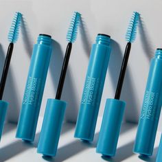 Get longer, fuller looking lashes with Neutrogena Hydro Boost Plumping Waterproof Mascara with hydrating Hyaluronic Acid. Specially formulated to coat and help strengthen every lash to give them an instantly plumper look. This waterproof mascara is designed to be non-smudging, non-flaking. This formula works to hydrate and replenish dry, brittle lashes for healthy, fuller looking lashes. This mascara is enriched with hyaluronic acid, vitamin E, and keratin and help your lashes look beautifully s Powder Puff Girls, Neutrogena Makeup Remover, Hydro Boost, Black Color Palette, Neutrogena Makeup, Neutrogena Hydro Boost, Beauty Event, Nails Makeup, How To Apply Mascara