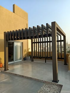 Wpc pargola Pargola Design For Roof, Modern Pergola Designs Terraces, Patio Wall Decor Outdoor, Modern Pergola Designs, Rooftop Patio Design, Patio Wall Decor, Modern Patio Design, Terrace Decor, Rooftop Terrace Design