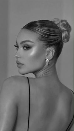 Glam Braids Hairstyles, Party Hairstyles For Long Hair Night, Sleek Prom Hair, Classy Hairstyle, Festive Makeup, Mekap Mata, Fest Temaer, Sleek Bun