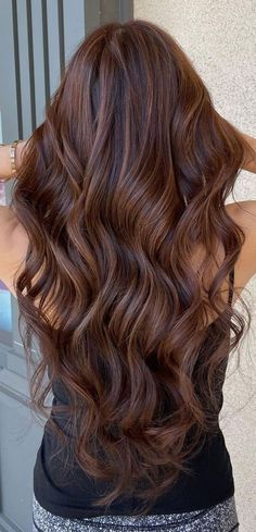 Chocolate Auburn Hair, Shades Of Brown Hair, Brown Hair Colour, Copper Brown Hair, Wavy Brown Hair, Copper Hair Dark, Warm Brown Hair, Chestnut Hair, Brown Hair Shades