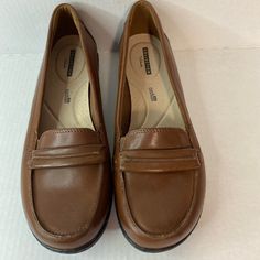 Clarks Leather Slip On Loafers Style:Ashland Lilly Leather Upper Color:Dark Tan Size Us 7.5 New Never Worn. Fall Loafers With Ortholite Insole And Round Toe, Brown Closed Toe Loafers With Ortholite Insole, Brown Flats With Ortholite Insole And Round Toe, Brown Slip-on Loafers For Walking, Comfortable Brown Slip-on Loafers, Medium Width Suede Slip-on Loafers, Brown Suede Lined Slip-on Loafers, Brown Slip-on Loafers Medium Width, Slip On Loafers