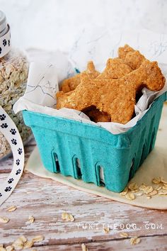 some food is in a blue basket on a table next to a white plate with black dots