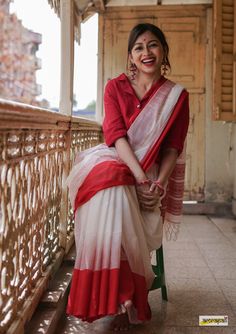 Red And White Saree, Bengali Saree, Formal Saree, Cotton Saree Blouse, Saree Poses, Cotton Silk Saree, Simple Sarees