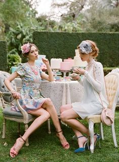 Tea Party Attire, English Tea Party, Mode Editorials, Spring Tea, Garden Tea Party, Party Mode, Hippie Look, Vintage Tea Party, Tea Party Ideas