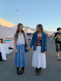 Hinterland Outfit Ideas, Concert Outfits Noah Kahan, Boho Cute Outfits, Granola Concert Outfit Summer, Marfa Outfits, Hozier Outfits Concert, Concert Outfit Noah Kahan, Hoizer Concert Outfit Ideas, Noah Kahan Outfits