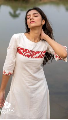 Off White Kurti Designs Cotton, Daily Wear Kurtis Style, Off White Kurti Designs, Kurti Designs Cotton, White Kurti Designs, Kurtis Style, Daily Wear Kurtis, Elegant Cotton Dress, White Kurti