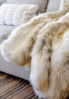 Fabulous-Furs Limited Edition Arctic Fox Faux Fur Throws Fur Blanket Aesthetic, Faux Fur Bedroom Ideas, Faux Fur Bedding, Fur Coat Outfit, Hawaii House, Haute House, Fox Fur Jacket, Fur Jackets, Hawaii Homes