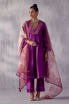 Shop for AMISHA KOTHARI Purple Chanderi Silk Nargis Neckline Embroidered Kurta Set for Women Online at Aza Fashions Niti Bothra, Nishat Linen, Sobia Nazir, Designer Brands Fashion, Embroidered Suit, Unstitched Suits, Embroidered Neckline, Net Dupatta, Suit Fabric