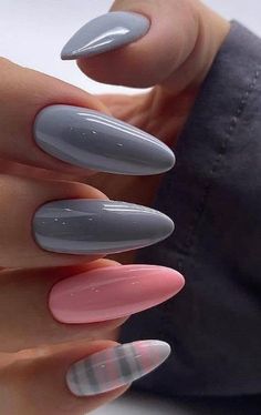 Gray And Pink Nails, Late Winter Nails, Quick Nail Art, Spring Nail Polish, Manicure Nail Designs, Gray Nails, Makijaż Smokey Eye, Pretty Nail Art, Chic Nails