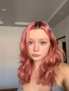 Money Piece Curly Hair - Summer Red Hair Color - Short Hair Pixie Cuts Black Women Orange Hair Cool Skin Tone, Light Pink Hair Asian, Alternative Colored Hair, Dyed Hair For Pale Skin, Rose Peach Hair, Pink Hair Cool Skin Tone, Pink Hair Red Tips, Peach Money Piece Hair, Hair Tint Ideas