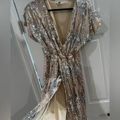 Nye Gold And Silver Sequin Sparkle High Low Dress Size Small But Fits M (Loose Fit)-2xl (Tight Fit) As Material Is Very Stretchy Silver Sequin, Gold And Silver, Vintage Silver, High & Low, High Low Dress, Vintage Ladies, Vintage Dresses, Colorful Dresses, Loose Fitting