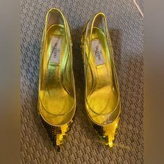 Brand New Without Box, Guaranteed Authentic Valentino “Dollybow” Gold Sequin Pumps. These Stunning, Sparkling Shoes Have A 2.15” Heel, And Are Covered In Sequins With A Pvc Rim Around The Vamp. These Shoes Had Detachable Bows But One Bow Is Missing It’s Clip And Part Of Its Details (See Last Photos). This Could Be Repaired But The Shoes Are More Elegant Without The Bow Detail. Size 37 Retail Price $1,275+ Tax Valentino Studded Heels, Sparkling Shoes, Valentino Rockstud Heels, Gold Shoes Heels, Rockstud Heels, Valentino Heels, Black Satin Heels, Valentino Garavani Shoes, Sparkle Shoes