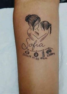 a tattoo on the leg of a woman's arm that reads, sofia