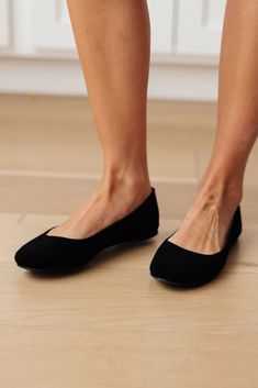 Step out in style with our On Your Toes Ballet Flats in Black. Luxurious brushed fabric hugs your feet, while the slip on slide design makes it easy to put on and take off. A gel insole provides all day comfort so you can stay on your toes! A classic ballet flat style will never go out of fashion. Make a statement and look great today! **This item is a Drop Ship item which means it will ship from another facility. Estimated ship time is 8-10 business days to ship out. If you purchase multiple it Ballet Style, Ballerina Shoes, Judy Blue Jeans, Slide Design, Flat Style, Drop Ship, Denim Leggings, Ballerina Flats, Ballet Flat