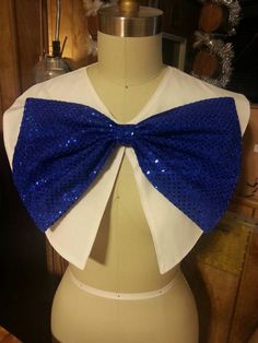 a blue and white bow tie sitting on top of a mannequin