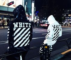 Off White is a high end street wear brand created by Virgil Abroh.  I currently do not own any pieces but I do like a lot of their pieces. I am very big into street wear fashion. Hypebeast Outfit, Mode Hip Hop, Urban Wear Women, Future Style, Beastie Boys, White Outfit, Men Street, Urban Wear