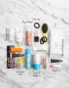 Gym Bag Beauty Essentials - The Beauty Look Book Workout Bag Essentials, Gym Bag Essentials Women, Pool Bag Essentials, Work Bag Essentials, Gym Makeup, Fitness Essentials, Best Sunscreen, Fit Aesthetic, Body Wipes