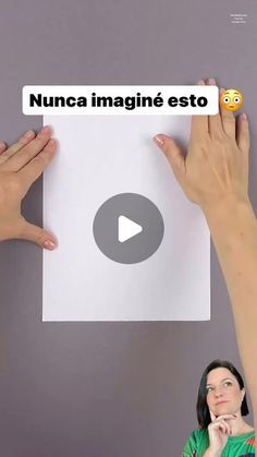 two hands holding up a piece of paper with the words nunca imagine esto on it