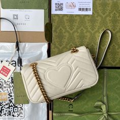 Size: 22cm*13cm*6cm It comes with Dust box, Care manual, Tag, and Paper bag. High-end White Box Bag For Gifts, High-end Pouch Bag For Gift, Crossbody Bags With Original Box For Daily Use, Rectangular Shoulder Bag With Original Box, White Luxury Flap Bag Perfect As A Gift, Chic Clutch Satchel, Leather Bags With Original Box For Gifts, Luxury White Flap Bag As A Gift, High-end Beige Bag For Gift