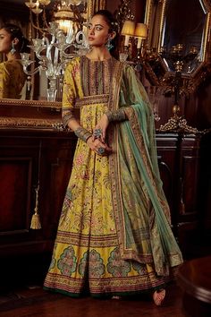 Buy Green Viscose Silk Hand Painted Floral Motifs Mumtaz Anarkali With Dupatta For Women by Kalista Online at Aza Fashions. Mehandi Outfits, Contrast Dupatta, Sheer Dupatta, Anarkali With Dupatta, Printed Anarkali, Luxury Sale, Indian Fashion Designers, Pernia Pop Up Shop, Fashion App