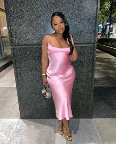 Dinner Outfits Black, Dinner Outfits Black Women, Pink Birthday Dress, Prom Dresses Simple, Outfits Black Women, Pink Evening Dress, Birthday Fits, Fits Ideas, Spaghetti Strap Prom Dress