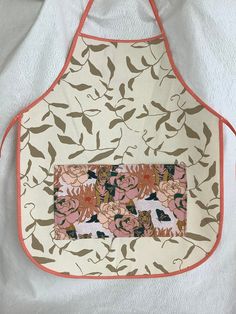 an apron with flowers and leaves on it