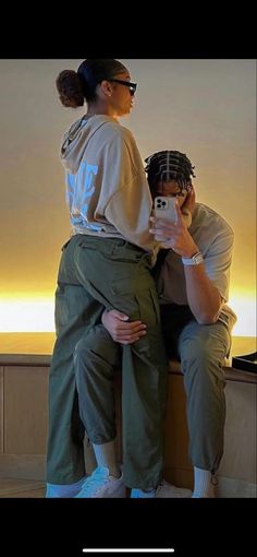 Color Cordinate Outfit Couple Black, Cargo Couple Outfit, Twinning With Boyfriend Outfits, Cordinate Outfit Couples, Color Cordinate Outfit Couple, Outfits Twins Novios, Couple Outfits Matching Casual, Matching Couple Outfits Aesthetic, Cute Couple Outfits Matching