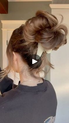 Mama Hair, 50k Views, Hair Tutorials, Hair Updos, Up Hairstyles, Hair Trends, Hair Tutorial, Hair Ideas