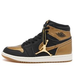 Round Toe Sneakers, Nike Air Jordan 1, Air Jordan 1 Retro, Hand In Hand, Jordan 1 Retro, Air Jordan 1, Jordans Sneakers, Nike Air Jordan, Sneakers Black