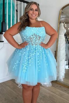 Modsele this short gown features a strapless neckline, floral appliques, sheer corset bodice and A-line skirt.#hoco2023#homecomingdresses#formaldresses#homecoming#schooleventdress#holidaydress#graduationdress#cocktaildress#winterformal#winterformaldress