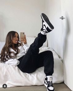 Jordan Outfits Womens, Jogger Outfit, Jordan Outfit, Looks Pinterest, Jordan Outfits, Sweatshirt Outfit, Cute Comfy Outfits