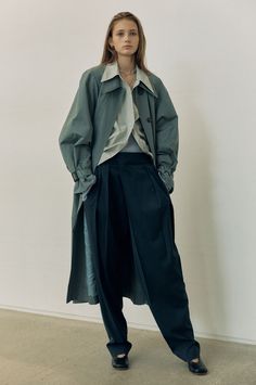 Style Reimagined From The Low Classic SS2020 Collection Silk Shirts, Market Baskets, Belted Jacket, Classic Style Women, Fashion Color, The Low, Autumn Fashion Women