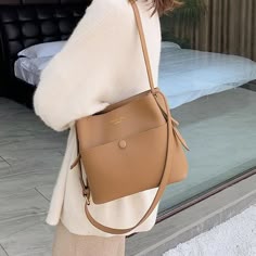 Korean Purse, Cross Body Bags Women, Classy Bags, Hand Bags For Women, Trendy Purses, Purse Ideas, Woman Bag, Girly Bags