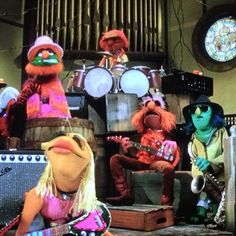 the muppets are playing guitars and singing