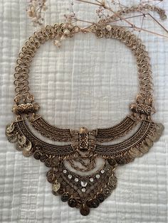 *  Light weight Zendaya Boho statement oversized necklace ( please note it's only a necklace ) * Adjustable lobster clasp  * Necklace weight around 150g * Materials : Zinc Alloy Please note Gold Zendaya is not Rose Gold but more of a vintage yellow/brown gold which gives it more of authentic vintage feel.