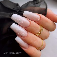 Winter Wedding Nails Bridesmaid, Baby Boomer Nails With Design, White Glitter Christmas Nails, Winter Wedding Nails, Baby Boomer Nails, Jasmine Nails, Oval Acrylic Nails, Nail Art Noel, Baby Boomers Nails