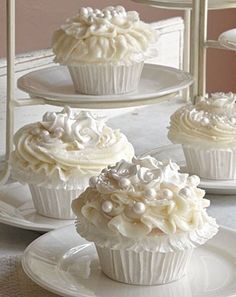 Pearl White Cupcakes Wedding Cake Cupcakes, حفل توديع العزوبية, Grey Paper, Torte Cupcake, Cupcakes Decorados, White Frosting, Wedding Cakes With Cupcakes, Wedding Dessert