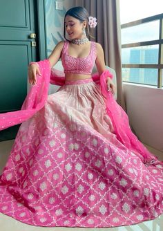 Pastel Colour Traditional Outfit, Short Sleeve Lehenga, Color Combinations For Lehenga, Pink Lehenga Blouse Designs, Engagement Lehnga Ideas, Pestal Colour Lehanga, Pink Dupatta Color Combinations, Lehenga Skirt Designs, Blouse Lehenga Design